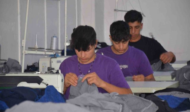 Şırnak'ın Uludere ilçesinde devlet destekli açılan 6 atölyede yüzlerce ...