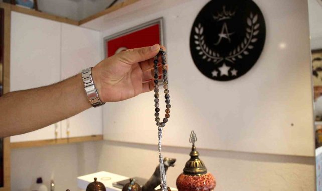 Sivaslı tespih ustası doğal taşlardan burçlara ve hastalıklara göre ürettiğ...