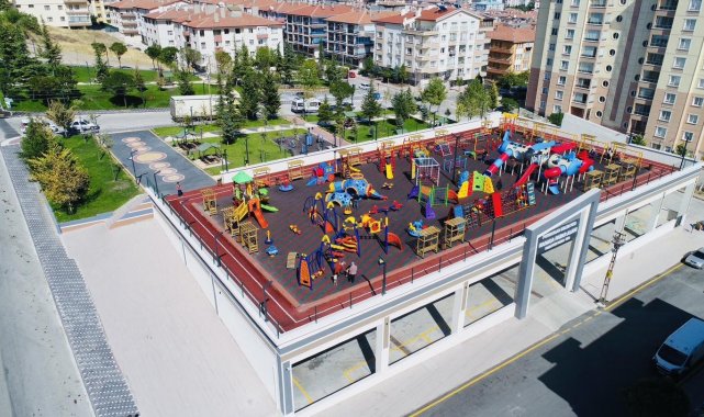 Sosyal, kültürel ve sportif alanları bir bir ilçeye kazandırarak, ilçe halk...