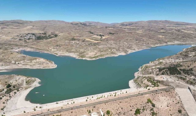 Susuz kalma tehlikesi yaşayan Sivas'ta kuraklığın vurduğu 4 Eylül Baraj...