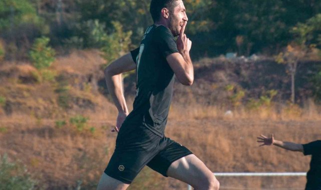 TFF 3. Lig'de mücadele eden Anadolu Üniversitesi Spor Kulübü, sahasında...