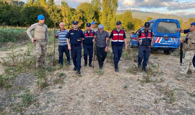 Tokat'ın Niksar ilçesinde kaybolan yaşlı adam jandarma tarafından bulun...