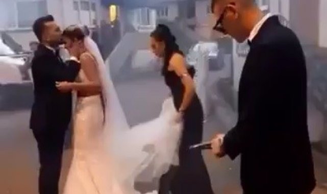 Trabzon'un Sürmene ilçesinde gelin alma merasiminde evden çıkan gelinin...