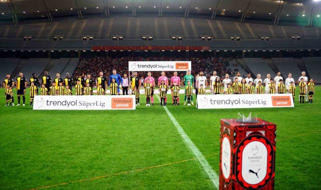 Trendyol Süper Lig'in 3. hafta erteleme maçında İstanbulspor, Atatürk O...
