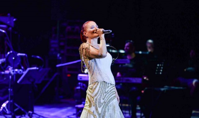 Türk Müziğinin sevilen sanatçıların Candan Erçetin, Kültürpark Açıkhava'...