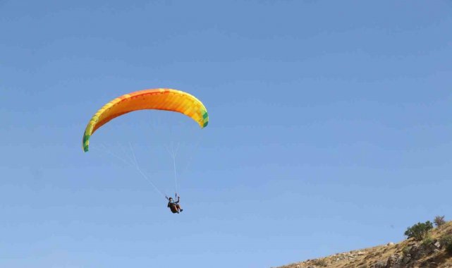 Türkiye Hava Sporları Federasyonu yamaç paraşütü hedef yarışması 2. etap Si...