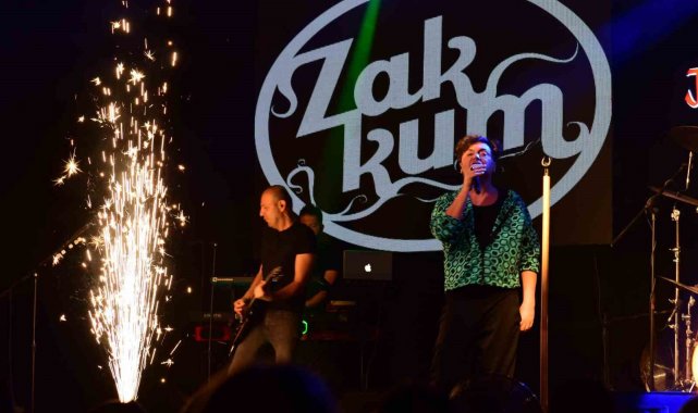 Türkiye'de rock müziğinin öncü gruplarından olan Zakkum, Bursalı hayran...