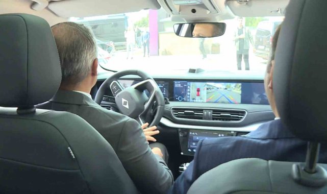 Türkiye'nin ilk uzay yolcuları Alper Gezeravcı ve Tuva Cihangir Ataseve...