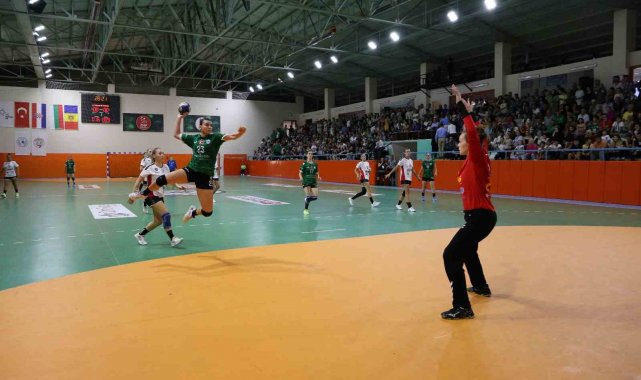 Türkiye'yi Avrupa Hentbol Federasyonu (EHF) Avrupa kupasında temsil ede...