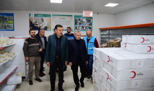 Yeşilyurt Belediye Başkanı Mehmet Çınar'ın koordinasyonunda bütün perso...