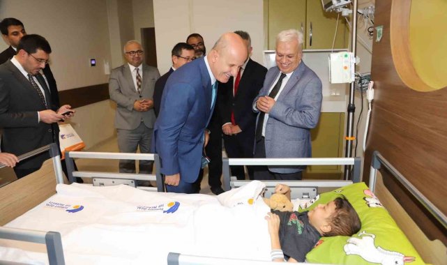 YÖK Başkanı Prof. Dr. Erol Özvar, karaciğer naklinde dünya ikincisi olan İn...