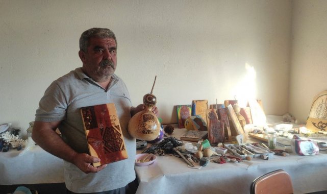 Yozgat'ta kendi imkanlarıyla süsleme sanatını öğrenen köy muhtarı Rıza ...