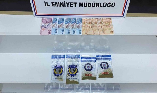 Zonguldak'ta polis ekiplerince düzenlenen uyuşturucu operasyonunda göza...