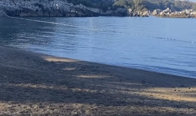 Zonguldak'ta yüzlerce kişinin akın ettiği Kapuz plajı sezonun sona erme...