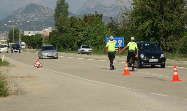 Kozan ilçesinde trafik denetiminde 20 yıllık sürücü ilk kez ceza yedi