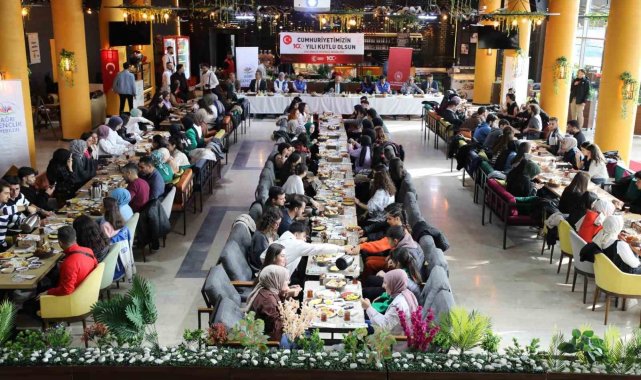 Ağrı Valisi Mustafa Koç, Cumhuriyetin 100. yılı münasebetiyle Ağrı Gençlik ...