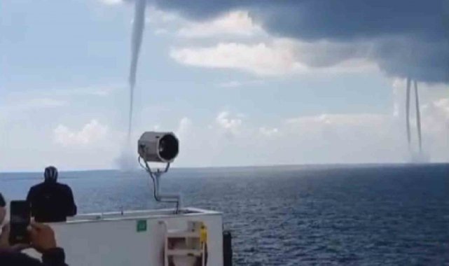 Hatay'ın İskenderun ilçesi açıklarında Akdeniz'de oluşan çok sayıda...