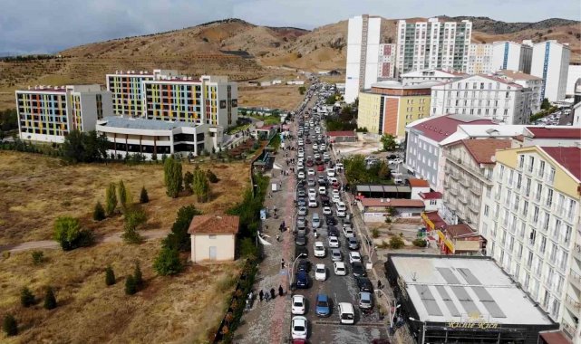 Kırıkkale'de normalde 30 bin olan Yahşihan nüfusu, aileleri ile birlikt...