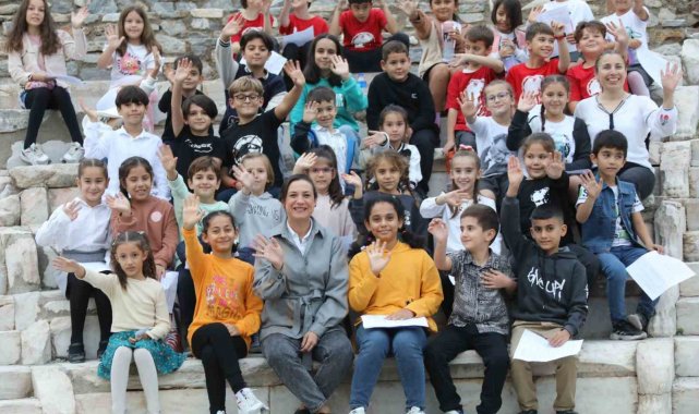 20 Kasım Dünya Çocuk Hakları Günü öncesinde Selçuk Antik Kenti'nde yer ...