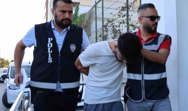 Adana'da sokakta bir kişiyi vuran zanlı tutuklanırken, o anlar sanayi s...