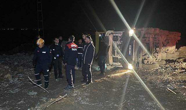 Adıyaman'da moloz boşaltırken devrilen kamyonunun sürücüsü hayatını kaybetti