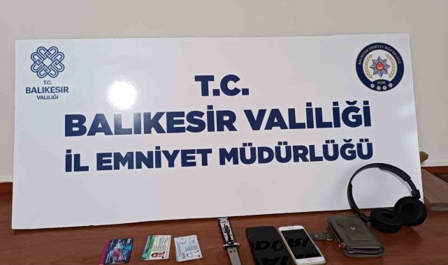 Balıkesir'in Bandırma ilçesinde yol kesen 13 yaşındaki iki kız, bıçak ç...