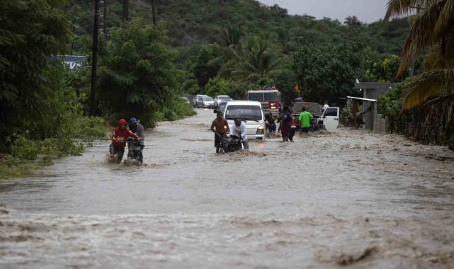 Dominik Cumhuriyeti'nde şiddetli yağışların yol açtığı sel felaketinde ...