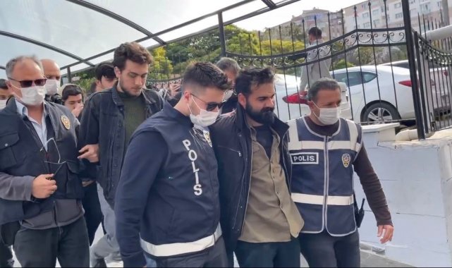 Eskişehir'de KYK yurdunun önünde eylem yapmak isteyen ve polis barikatı...