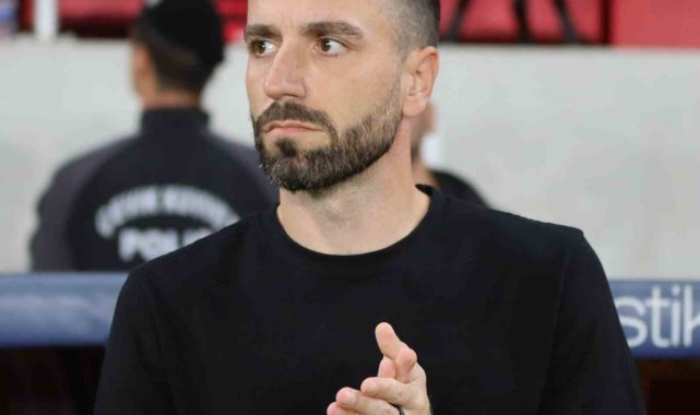 İzmir'in profesyonel liglerdeki temsilcileri Göztepe, Karşıyaka, Altay,...