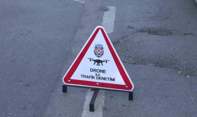 Kadıköy'de yaya geçidi denetimi gerçekleştirildi. Denetimlerde, yayalar...