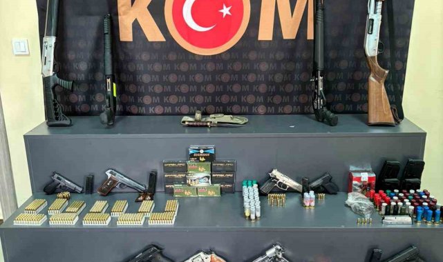 Kocaeli merkezli 3 ilde yapılan eş zamanlı silah kaçakçılığı operasyonunda ...