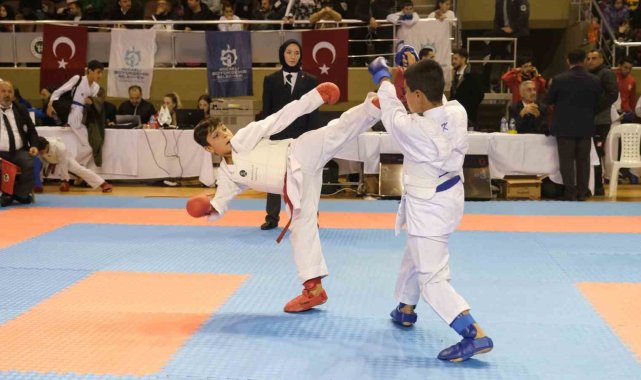 Kocaeli'de düzenlenen İllerarası Karate Ligi 1. Ayak müsabakaları geniş...