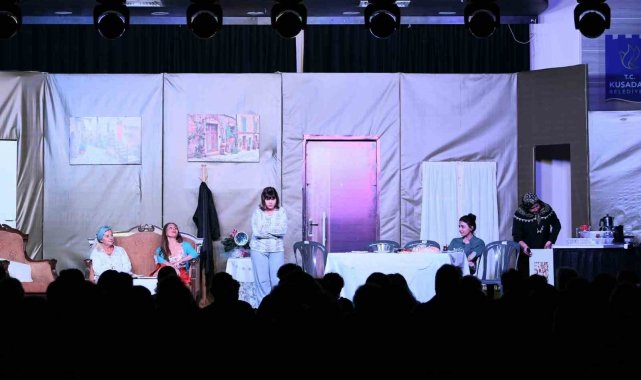 Kuşadası Belediye Tiyatrosu kursiyerleri, 'Kadın Sığınağı' isimli o...