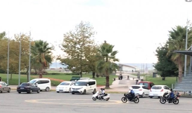 Samsun'da kendisini uyarmaya gelen zabıtalardan motosikleti ile kaçan g...