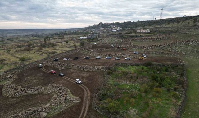 Cehennem Deresi'nde kamp kurup düzenledikleri etkinlikte hamsi pişirdi