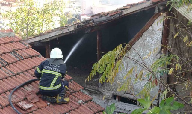Tokat'ta Ahşap evde çıkan yangın mahalle de paniğe neden olurken bir ki...
