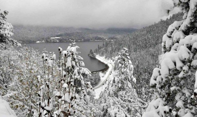 Türkiye'nin önemli turizm merkezlerinden Abant Gölü Milli Parkı'nda...