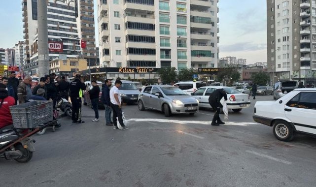 Adana'da tırın altında kalan motosikletin sürücüsü hayatını kaybetti.
...