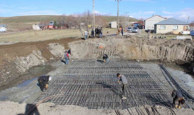Ağrı Valiliği, İl Özel İdaresi tarafından yürütülen köy yolları ve eğitim y...