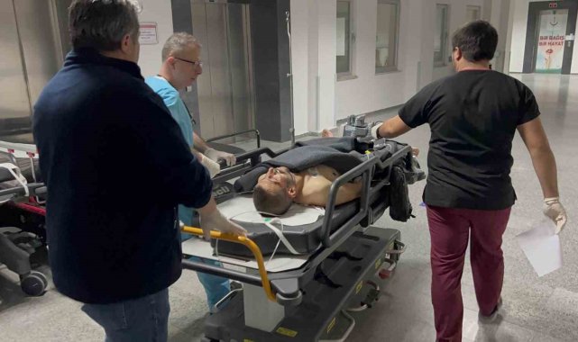 Aksaray'da aralarında husumet bulunan 2 kişi arasında çıkan bıçaklı kav...