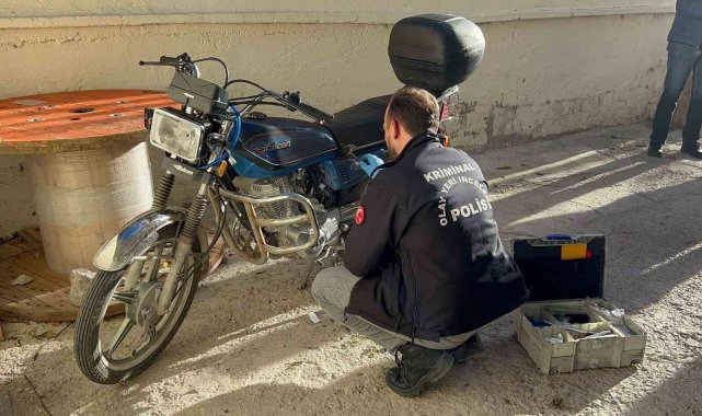 Aksaray'da arkadaşlarının motosikletini gasp eden 3 kişi kayıplara karı...