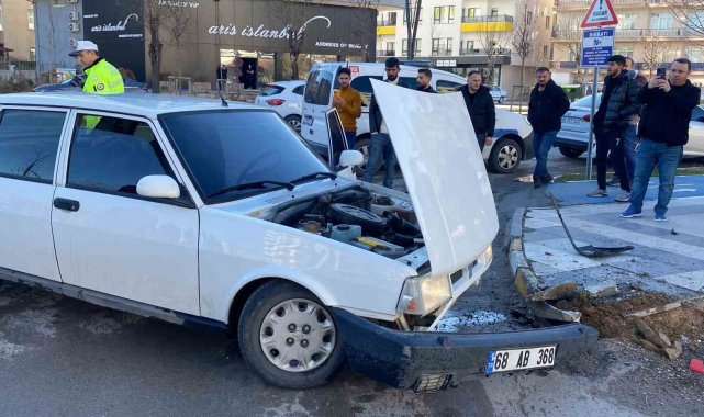 Aksaray'da polisin dur ihtarına uymayan sürücü ile polis arasında koval...