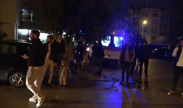 Antalya'da 4 katlı apartmanın ikinci katındaki alev alev yanan daire, i...