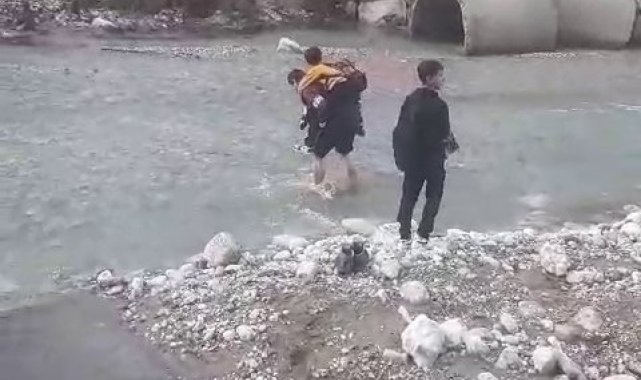 Antalya'nın Serik ilçesinde sağanak yağışla birlikte köprü yıkılınca ai...