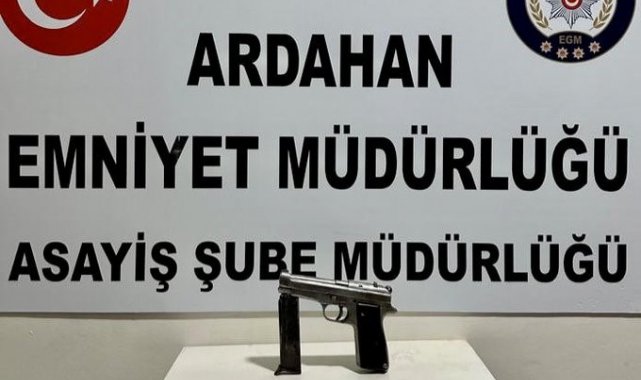 Ardahan'da uyuşturucu ve silah kaçakçılığı yaptığı iddiasıyla 3 şüpheli...