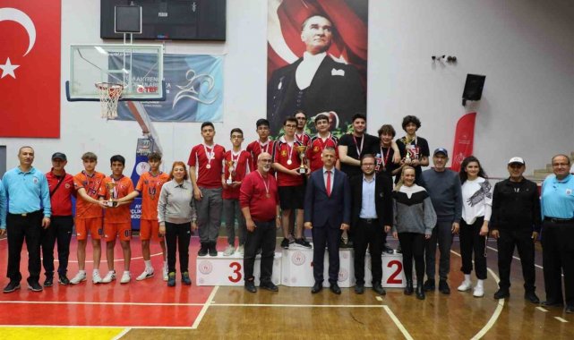 Aydın'da liseli gençlerin kıyasıya rekabet ettiği 'Liseler Arası Ma...