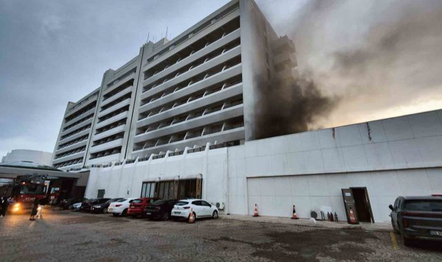 Aydın'ın Kuşadası ilçesinde 5 yıldızlı bir otelde çıkan yangın, itfaiye...