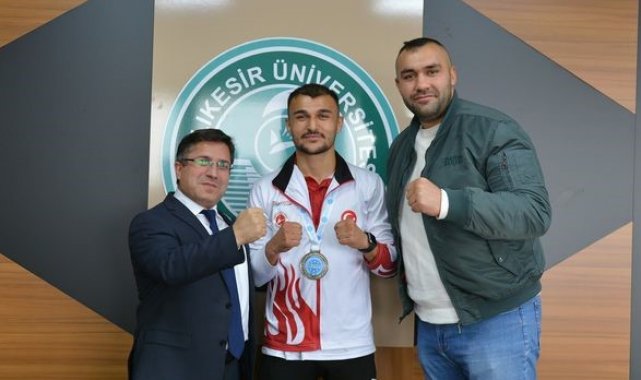 Balıkesir Üniversitesi (BAÜN) öğrencisi Serdar Şayık Portekiz'de düzenl...