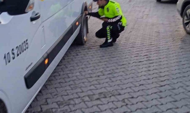 Balıkesir'de kış lastiği denetimleri başladı.
Burhaniye İlçe Emniyet M...