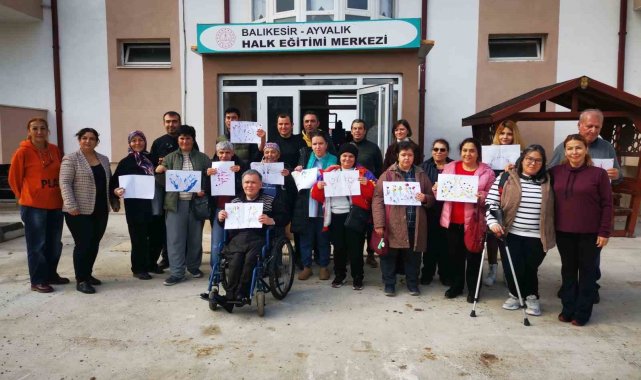 Balıkesir'in Ayvalık ilçesinde, Dünya Engelliler Günü etkinlikleri prog...